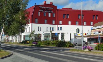 Hotel Red and Green