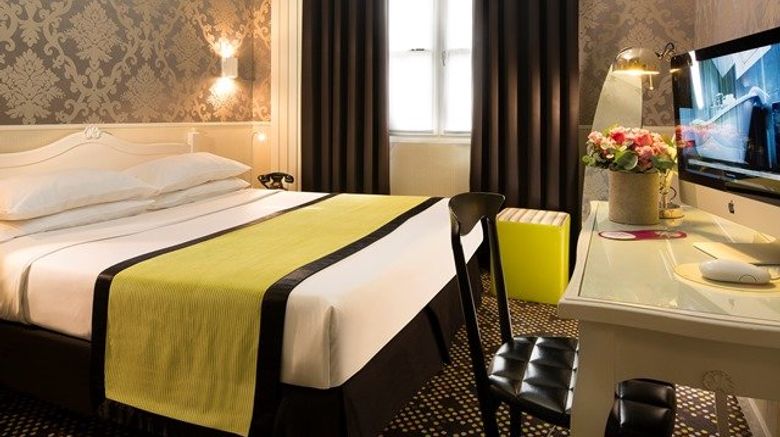 <b>Hotel de La Couronne Room</b>. Images powered by <a href="https://www.leonardoworldwide.com/" title="Leonardo Worldwide" target="_blank">Leonardo</a>.
