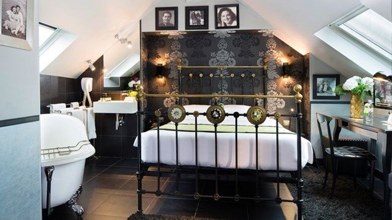 <b>Hotel de La Couronne Room</b>. Images powered by <a href="https://www.leonardoworldwide.com/" title="Leonardo Worldwide" target="_blank">Leonardo</a>.