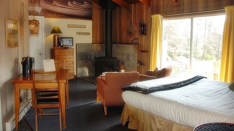 <b>The Andiron Seaside Inn & Cabins Room</b>. Images powered by <a href="https://www.leonardoworldwide.com/" title="Leonardo Worldwide" target="_blank">Leonardo</a>.