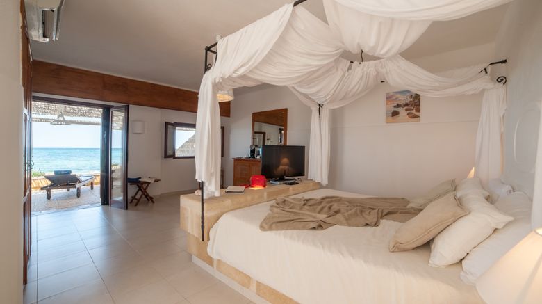 <b>La Peschiera Room</b>. Images powered by <a href=https://www.travelagewest.com/Hotels/Monopoli-Italy/