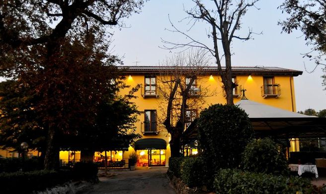 Vecchia Riva Hotel Exterior