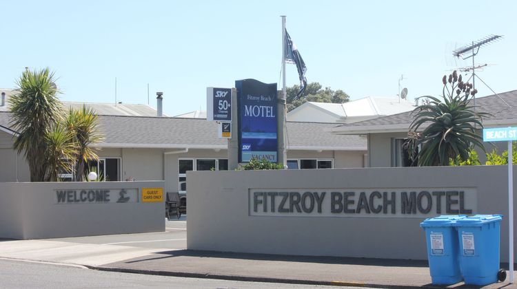 Beach Street Motel Apartments Exterior