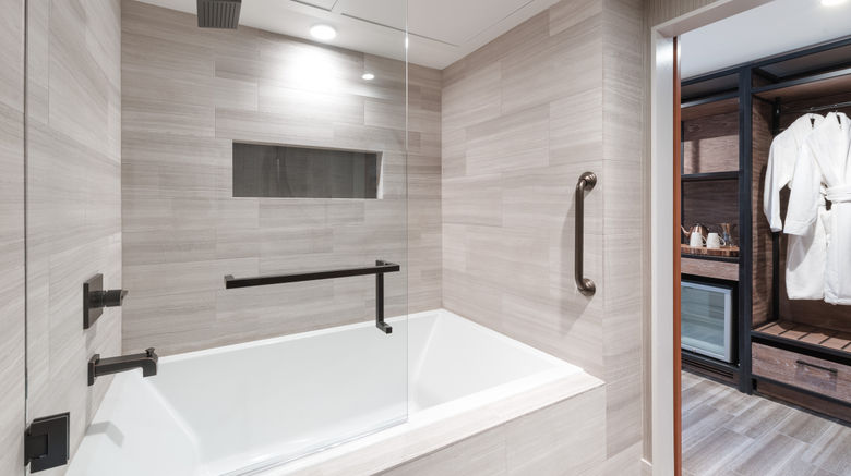 <b>Salish Lodge & Spa Room</b>. Images powered by <a href="https://www.leonardoworldwide.com/" title="Leonardo Worldwide" target="_blank">Leonardo</a>.