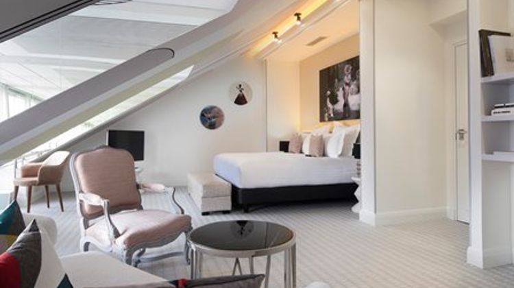 Hotel Dress Code Suite