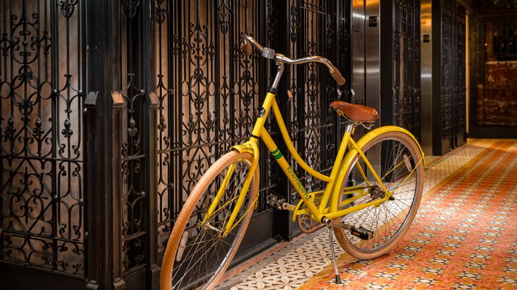 Staypineapple, An Iconic Hotel, The Loop Lobby