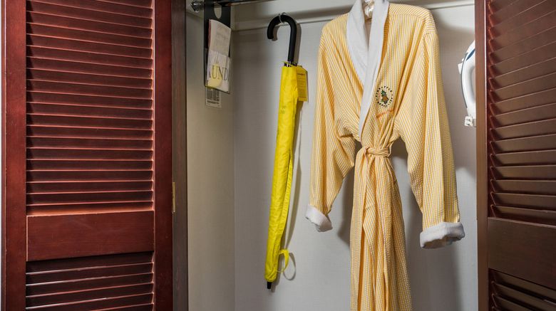 <b>Staypineapple, An Iconic Hotel, The Loop Room</b>. Images powered by <a href="https://www.leonardoworldwide.com/" title="Leonardo Worldwide" target="_blank">Leonardo</a>.
