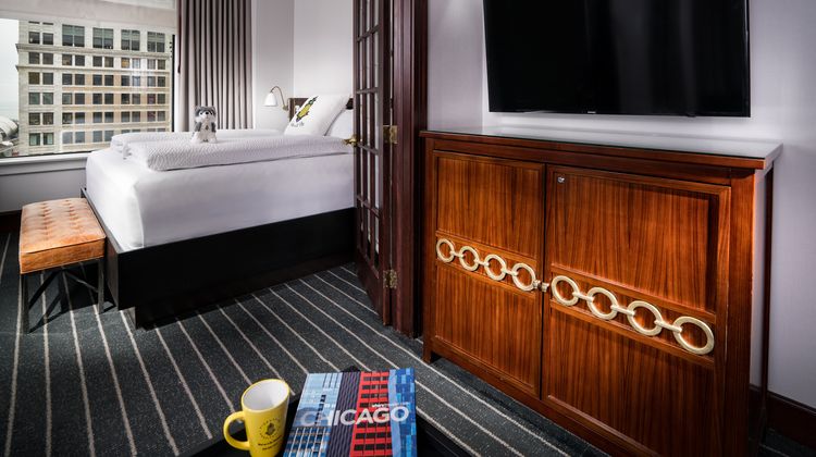 Staypineapple, An Iconic Hotel, The Loop Room