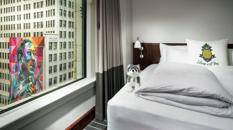 Staypineapple, An Iconic Hotel, The Loop Room