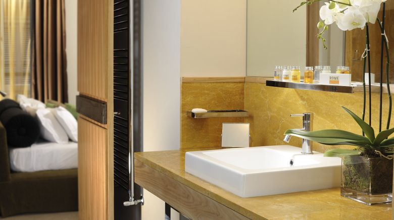 <b>Suite Valadier Room</b>. Images powered by <a href="https://www.leonardoworldwide.com/" title="Leonardo Worldwide" target="_blank">Leonardo</a>.
