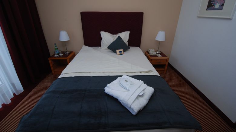 <b>HK Hotel Duesseldorf City Room</b>. Images powered by <a href="https://www.leonardoworldwide.com/" title="Leonardo Worldwide" target="_blank">Leonardo</a>.
