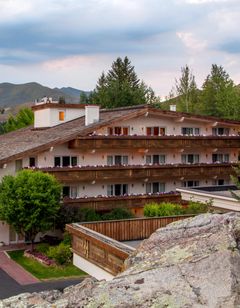 Knob Hill Inn