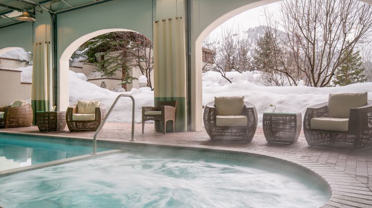 Knob Hill Inn Pool