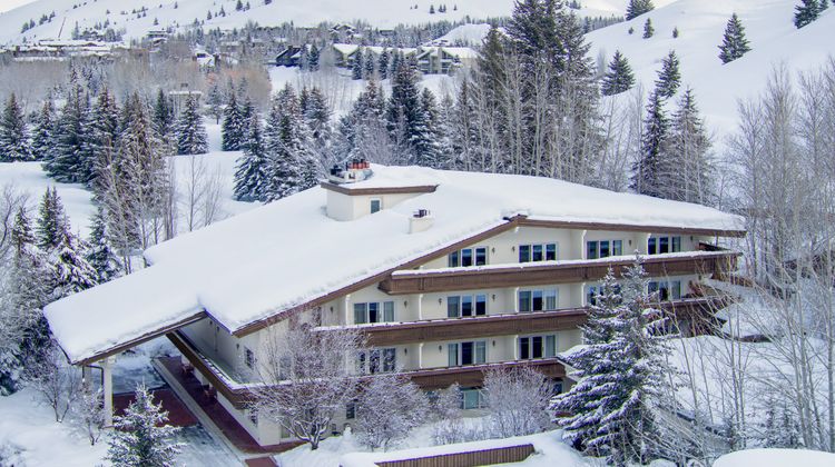 Knob Hill Inn Exterior
