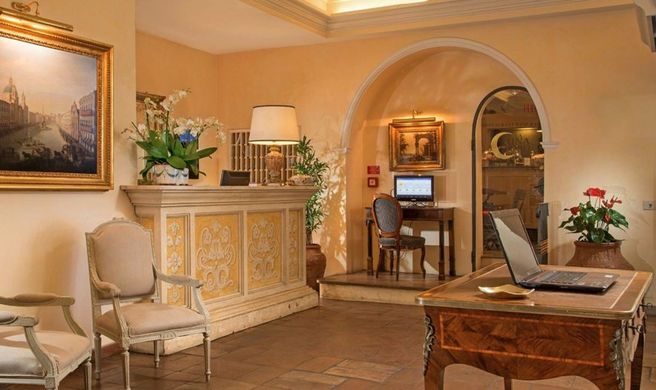 Hotel Mozart Lobby