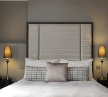 Poets House Hotel Room