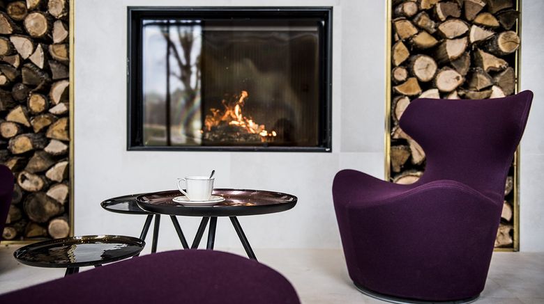 <b>Le Relais de Chambord Lobby</b>. Images powered by <a href="https://www.leonardoworldwide.com/" title="Leonardo Worldwide" target="_blank">Leonardo</a>.