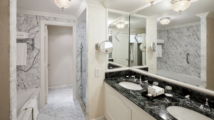 The Landmark London Room