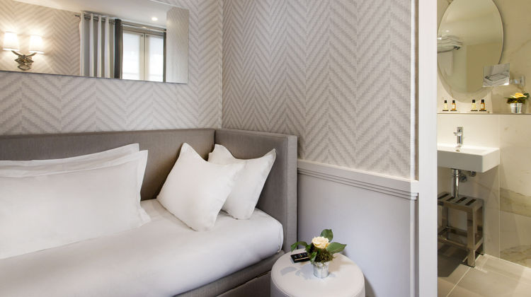 Hotel Longchamp Elysees Room