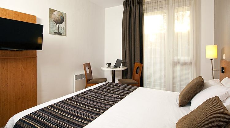 Sejours & Affaires Paris-Ivry Room