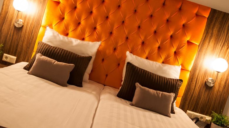 <b>City Hotel La Reine Room</b>. Images powered by <a href="https://www.leonardoworldwide.com/" title="Leonardo Worldwide" target="_blank">Leonardo</a>.