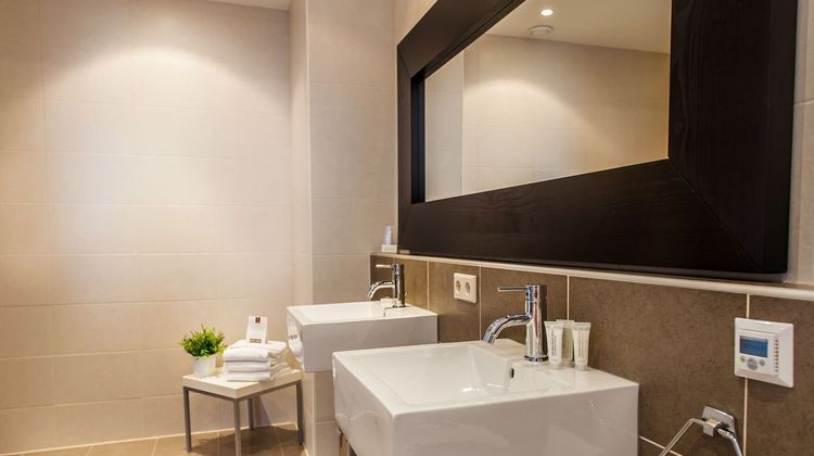 City Hotel La Reine Room