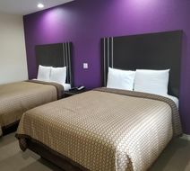 Scottish Inns & Suites Room