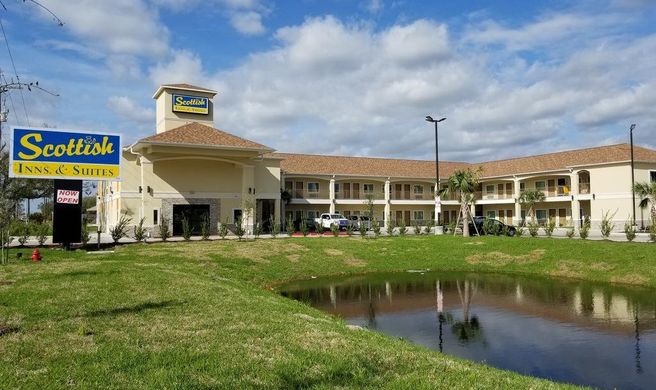Scottish Inns & Suites Exterior