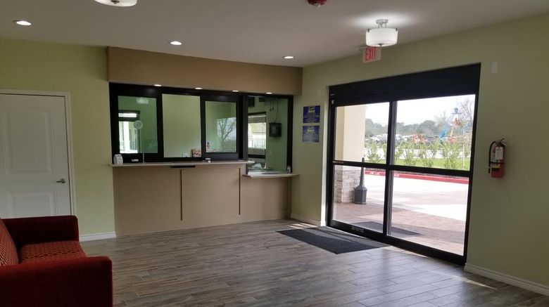 <b>Scottish Inns & Suites Lobby</b>. Images powered by <a href="https://www.leonardoworldwide.com/" title="Leonardo Worldwide" target="_blank">Leonardo</a>.