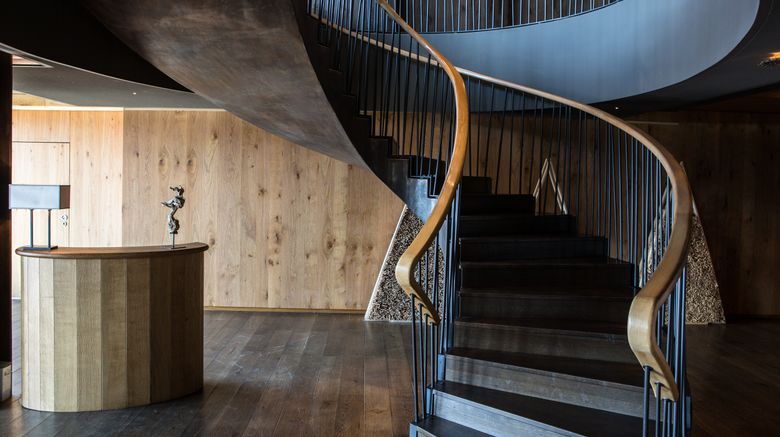<b>Hotel Crans Ambassador Lobby</b>. Images powered by <a href="https://www.leonardoworldwide.com/" title="Leonardo Worldwide" target="_blank">Leonardo</a>.