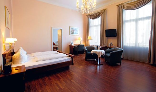 Hotel Deutsches Haus Room