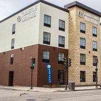 Cobblestone Hotel & Suites