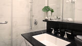 <b>The Iroquois New York Room</b>. Images powered by <a href="https://www.leonardoworldwide.com/" title="Leonardo Worldwide" target="_blank">Leonardo</a>.