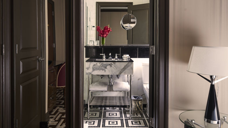 <b>The Iroquois New York Room</b>. Images powered by <a href="https://www.leonardoworldwide.com/" title="Leonardo Worldwide" target="_blank">Leonardo</a>.