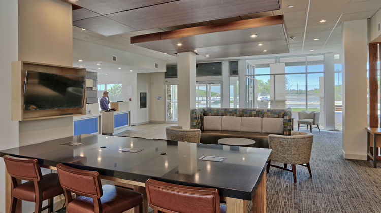Holiday Inn Express & Suites Roswell Lobby