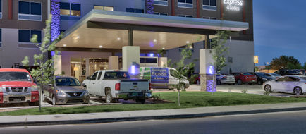 Holiday Inn Express & Suites Roswell Exterior