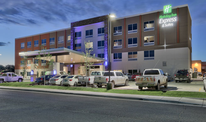 Holiday Inn Express & Suites Roswell Exterior