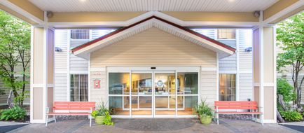 Holiday Inn Express & Suites Brattleboro Exterior