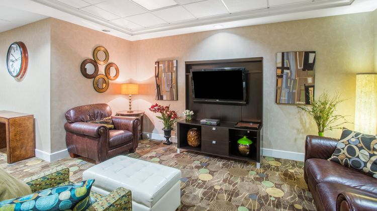 Holiday Inn Express & Suites Brattleboro Lobby