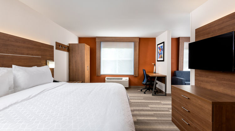 Holiday Inn Express Suite