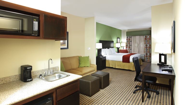 <b>Holiday Inn Express Hotel & Sts Maumelle Suite</b>. Images powered by <a href="https://www.leonardoworldwide.com/" title="Leonardo Worldwide" target="_blank">Leonardo</a>.