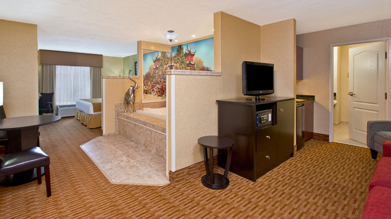 <b>Holiday Inn Express & Suites Room</b>. Images powered by <a href="https://www.leonardoworldwide.com/" title="Leonardo Worldwide" target="_blank">Leonardo</a>.