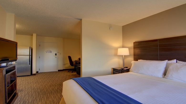 <b>Holiday Inn Express & Suites Alpharetta Suite</b>. Images powered by <a href="https://www.leonardoworldwide.com/" title="Leonardo Worldwide" target="_blank">Leonardo</a>.