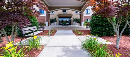 Holiday Inn Express & Suites Exterior