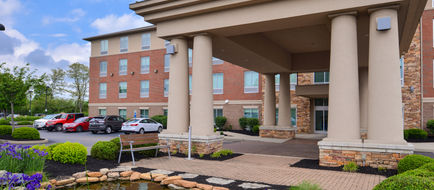 Holiday Inn Express & Suites Mason Exterior