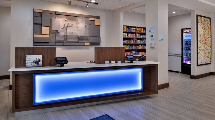 Holiday Inn Express & Suites Mason Lobby