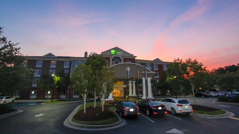 Holiday Inn Express/Suites Charleston-N Exterior. Images powered by <a href="https://www.leonardoworldwide.com" target="_blank" rel="noopener">Leonardo</a>.