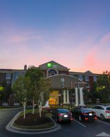 Holiday Inn Express/Suites Charleston-N