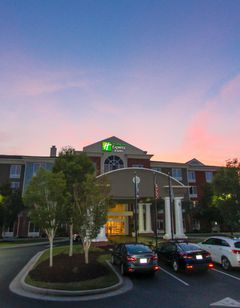 Holiday Inn Express/Suites Charleston-N