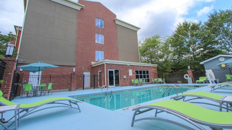 Holiday Inn Express/Suites Charleston-N Pool